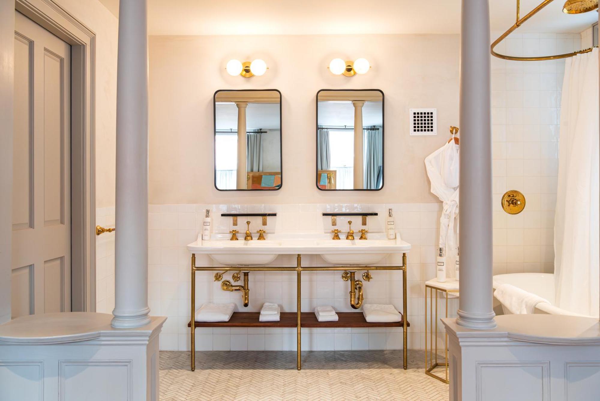 Hotel Kinsley Кингстон Экстерьер фото